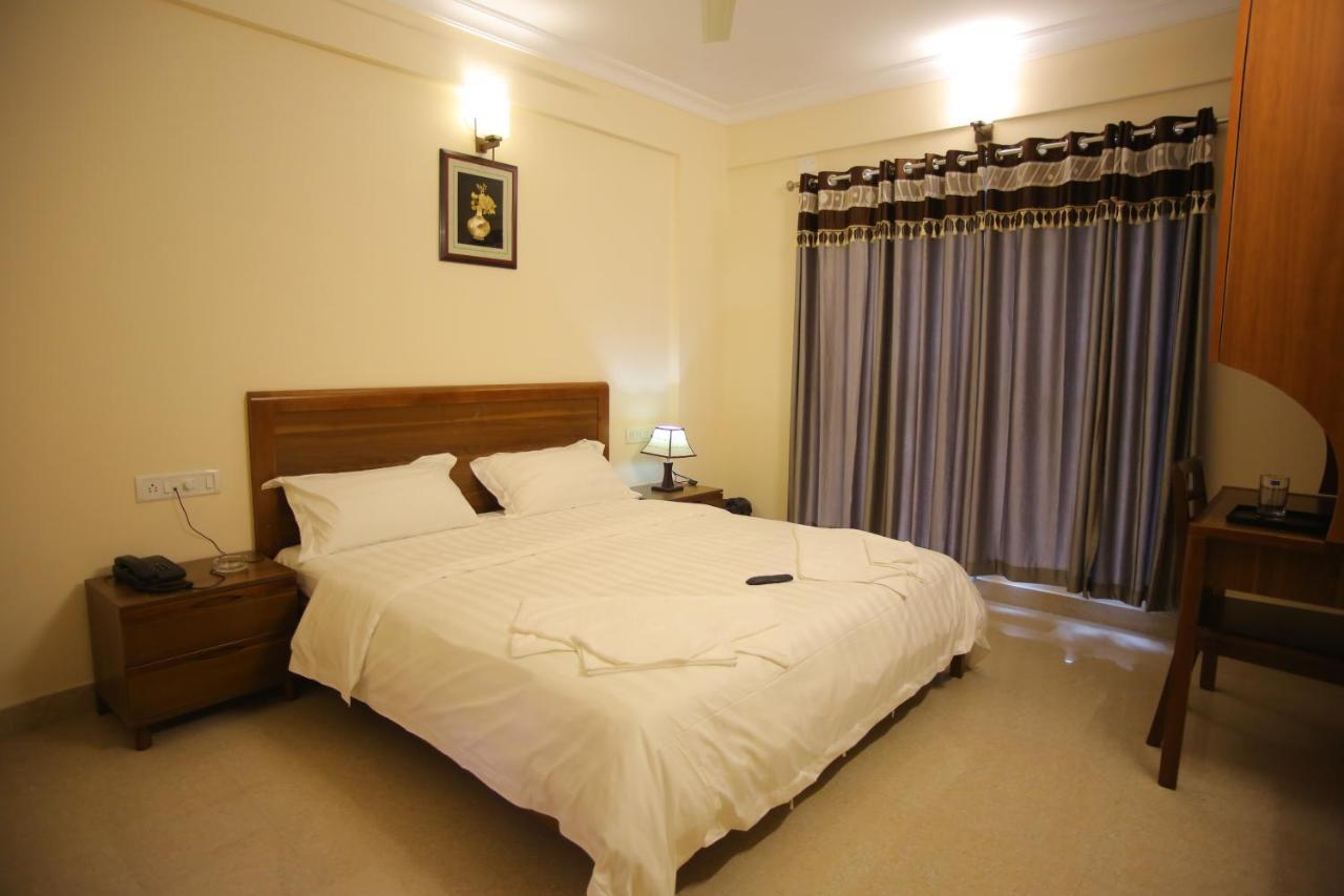 The Lounge Business Hotel บังกาลอร์ ภายนอก รูปภาพ
