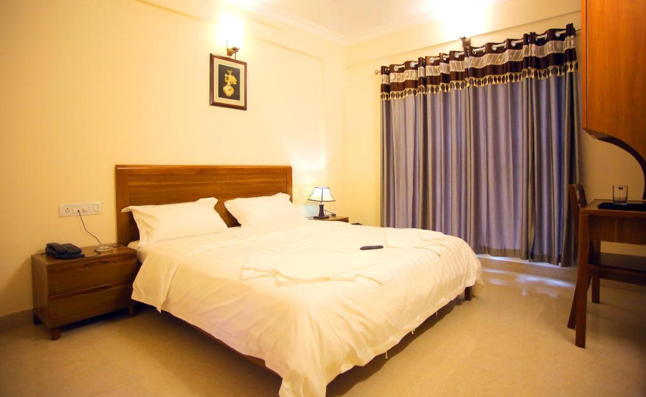 The Lounge Business Hotel บังกาลอร์ ภายนอก รูปภาพ